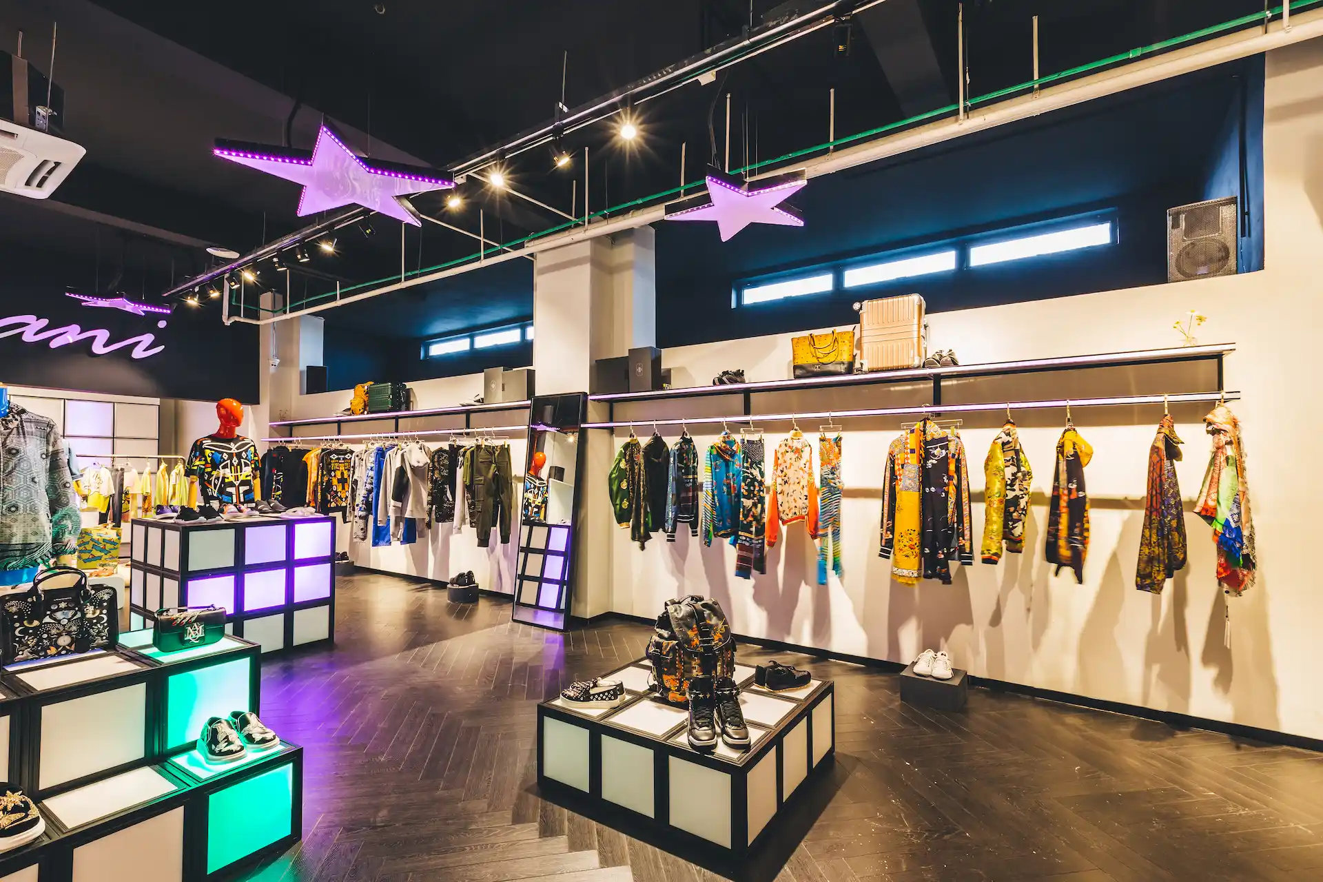 RGBW Illuminated Panel Application for Fashion Retail Stores
