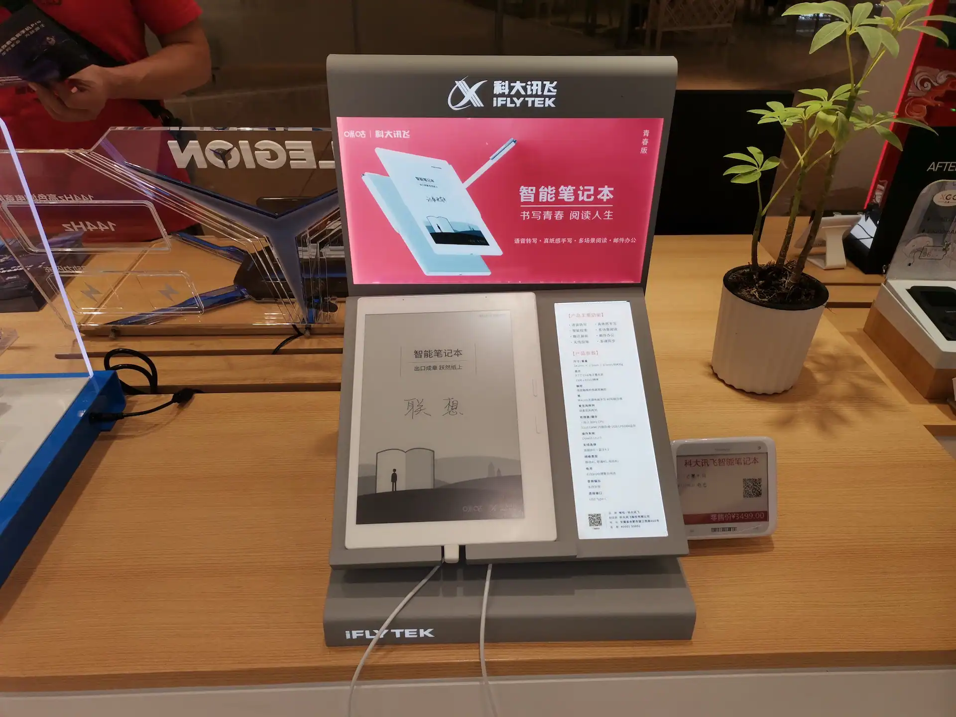Acrylic Illuminated Display Solutions for Consumer Electronics Brands