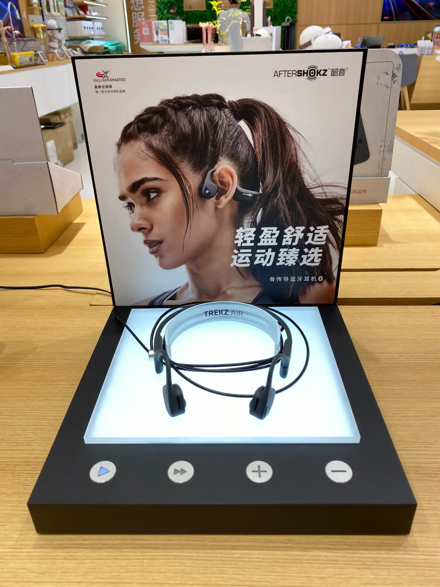 Acrylic Illuminated Display Solutions for Consumer Electronics Brands