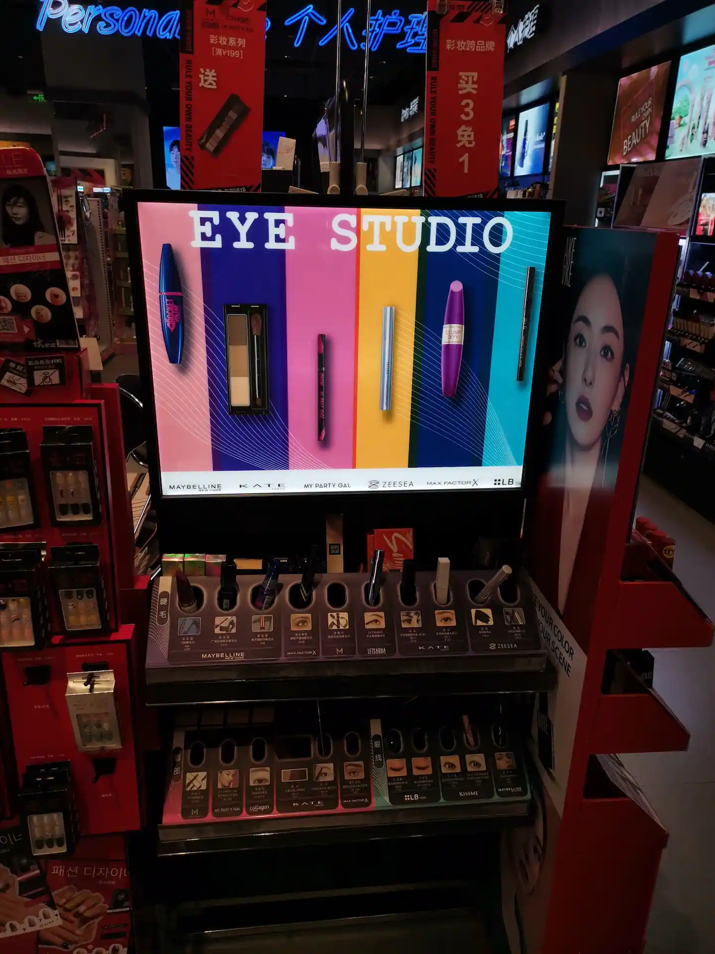 Illuminated Display Solutions for Chain Brand Commercial Spaces