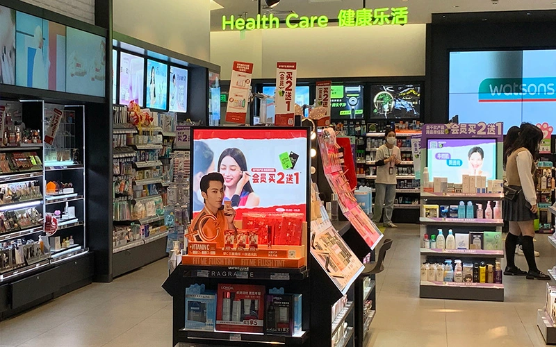 Illuminated Display Solutions for Chain Brand Commercial Spaces