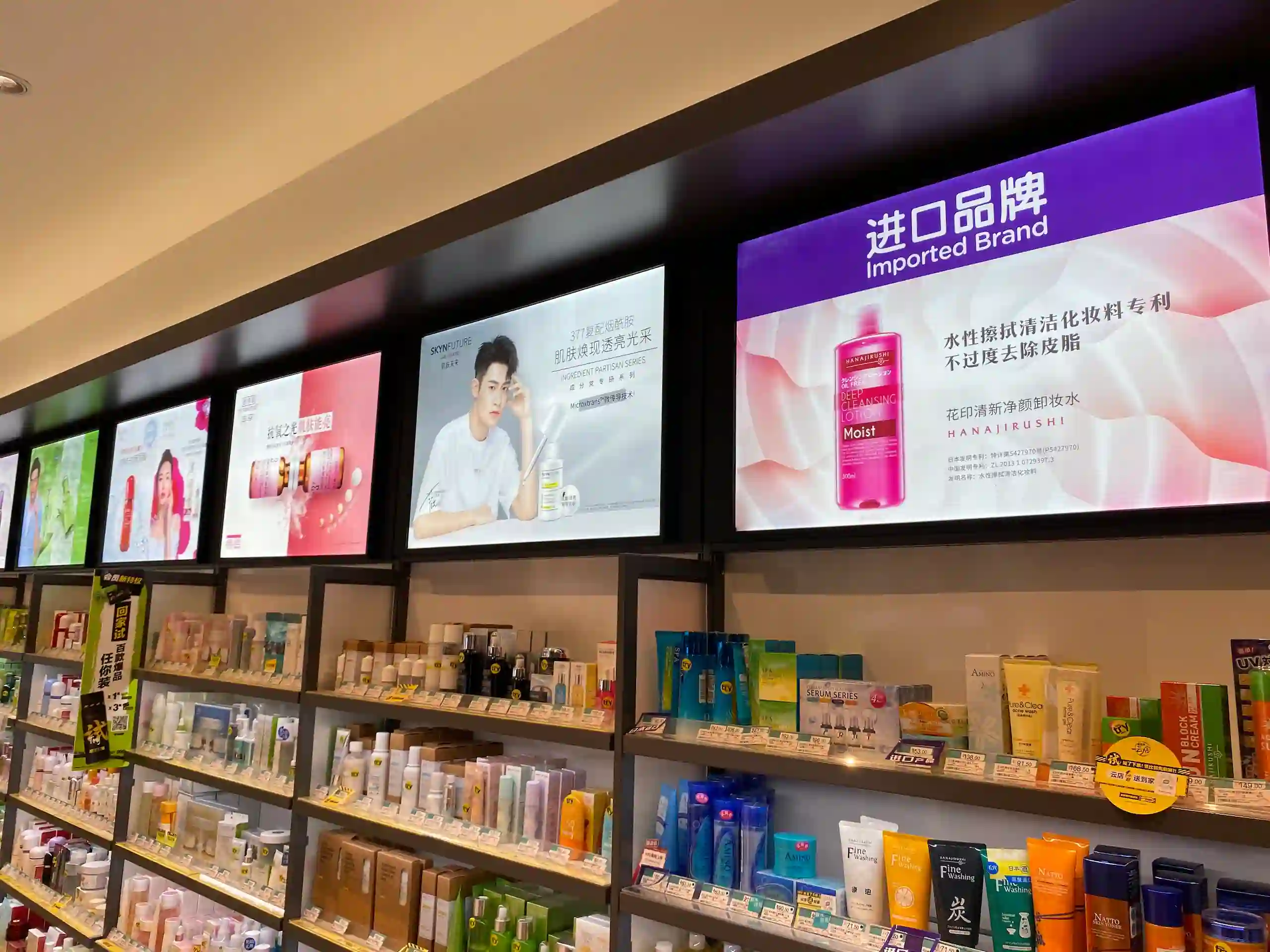 Illuminated Display Solutions for Chain Brand Commercial Spaces